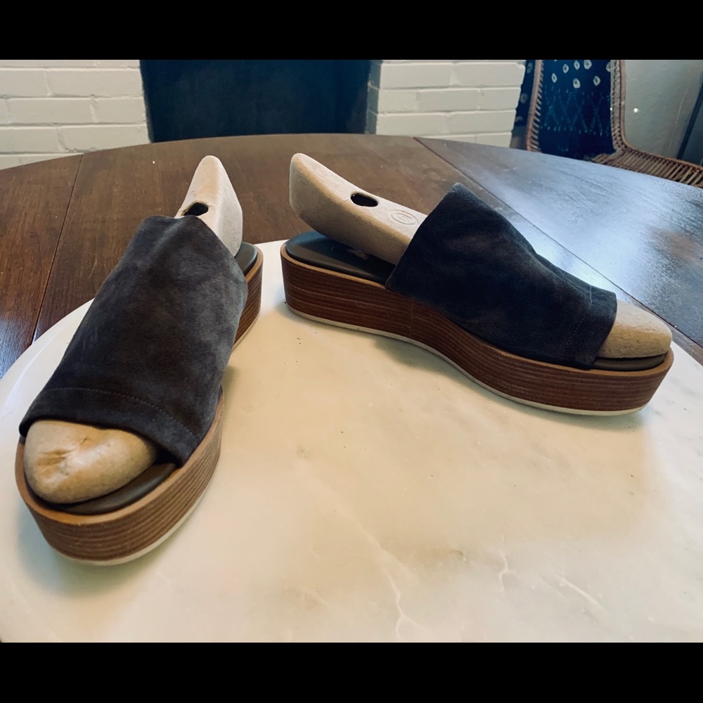 Vince Charcoal Gra y Suede Slides / Sandals 7.5